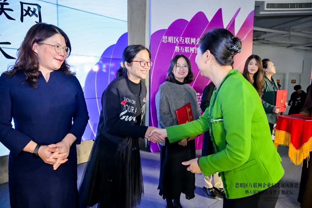 1641525863325521.jpg 离.jpg