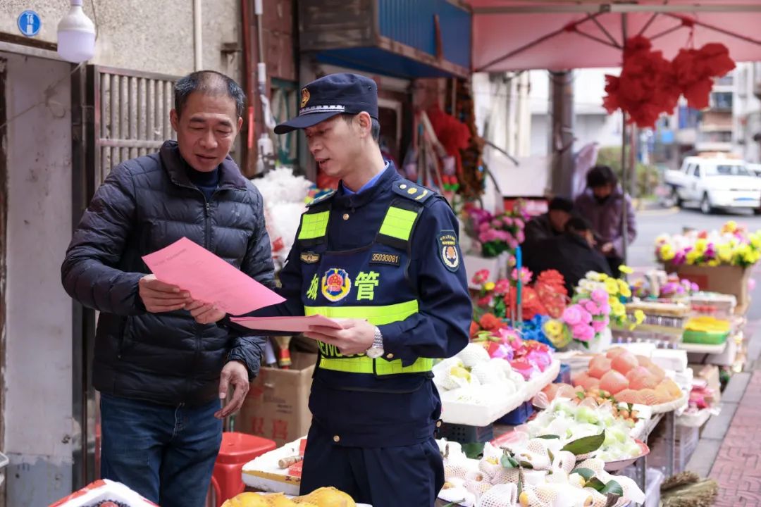 文明实践丨市区城管联合整治助推市容提质与移风易俗