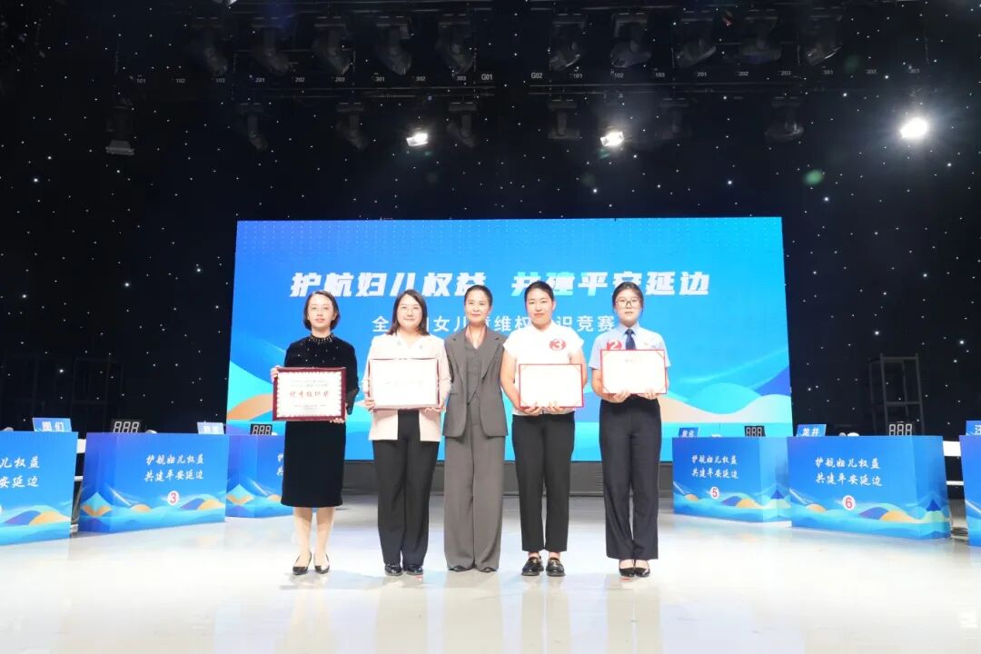 7.颁发组织奖.JPG