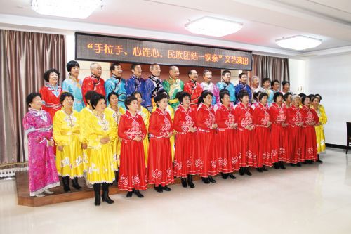 代钦社区“手拉手、心连心、民族团结一家亲“文艺演出