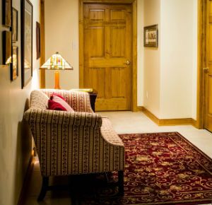 hallway-382153_640