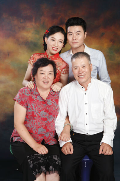李长荣一家人
