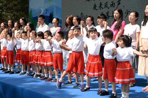 5、家庭代表诵读古诗2