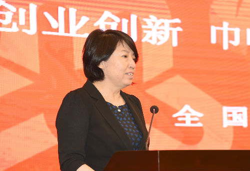 吉林省妇联副主席相瑛在会上发言