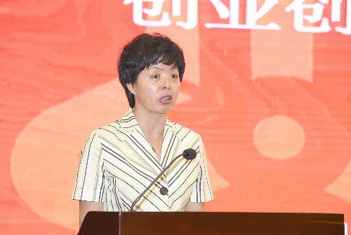 山东省妇联副主席玄祖香在会上发言