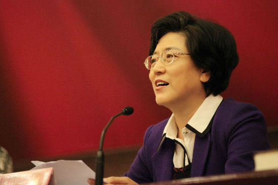 中国家庭文化研究会会长、全国妇联原副主席洪天慧做重要讲话
