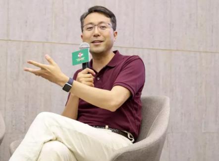 上海宋庆龄基金会理事及副秘书长杨晔主持公益夜话