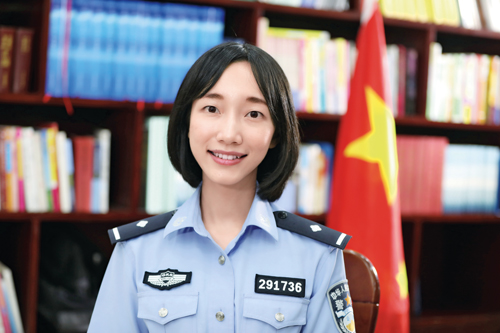 家国情怀-王盈力个人照2